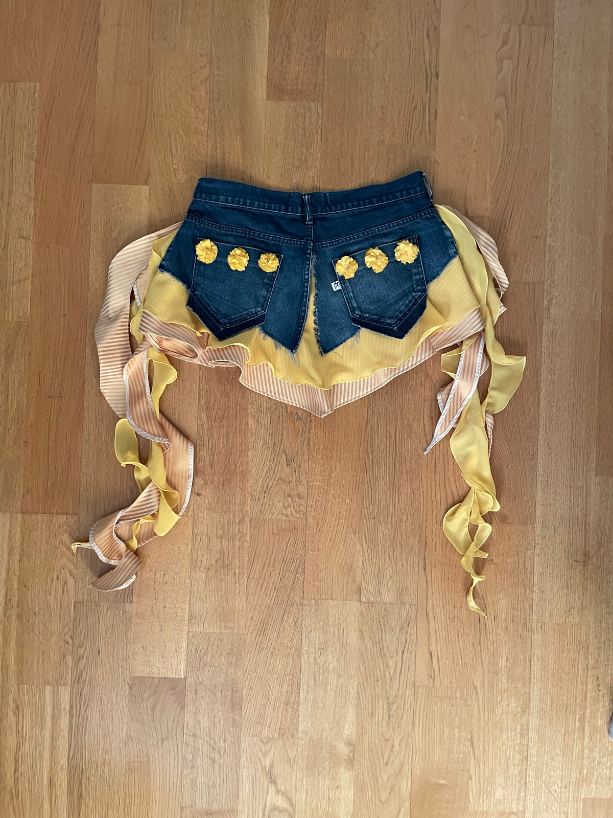 Mini skirt yellow