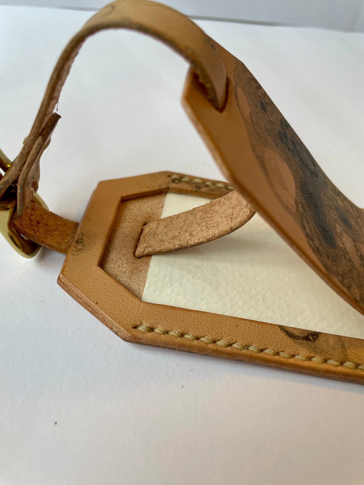 Leather bag tag bubbles